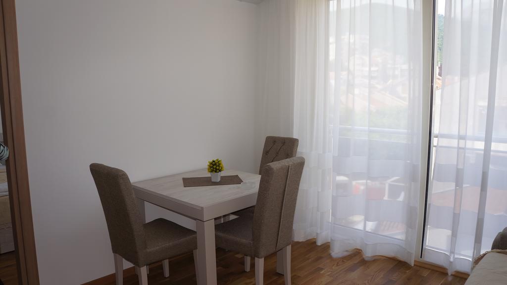 Apartments Lora Bokeljske Brigade Будва Екстериор снимка