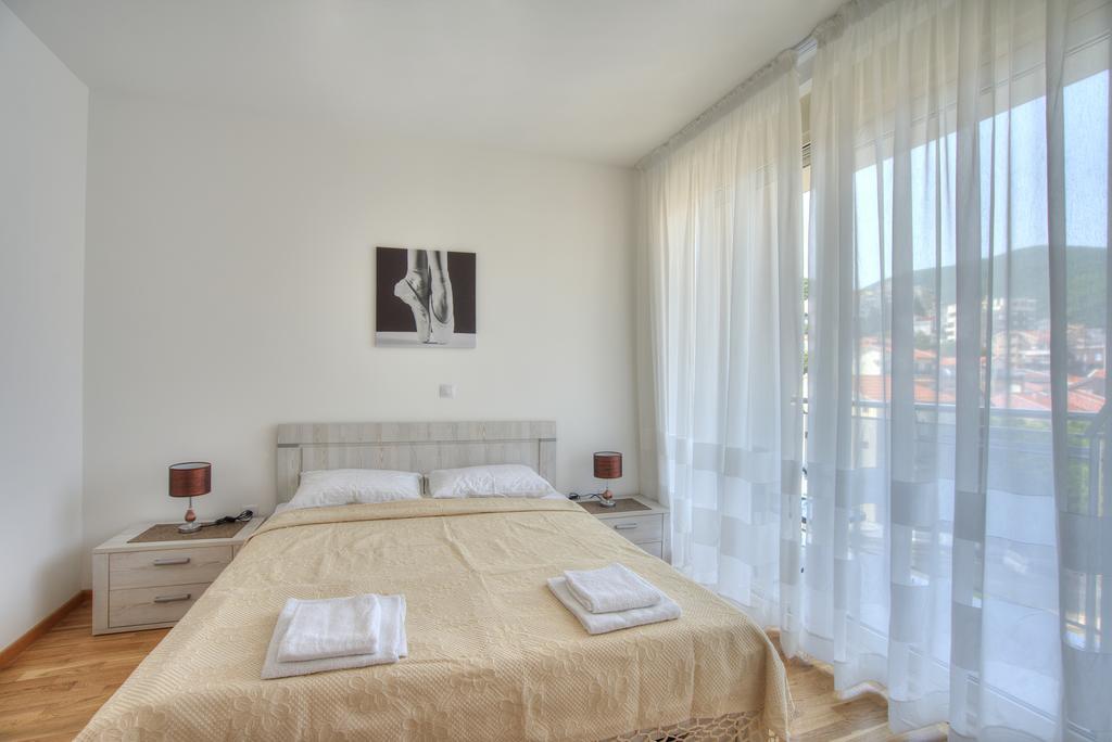 Apartments Lora Bokeljske Brigade Будва Екстериор снимка